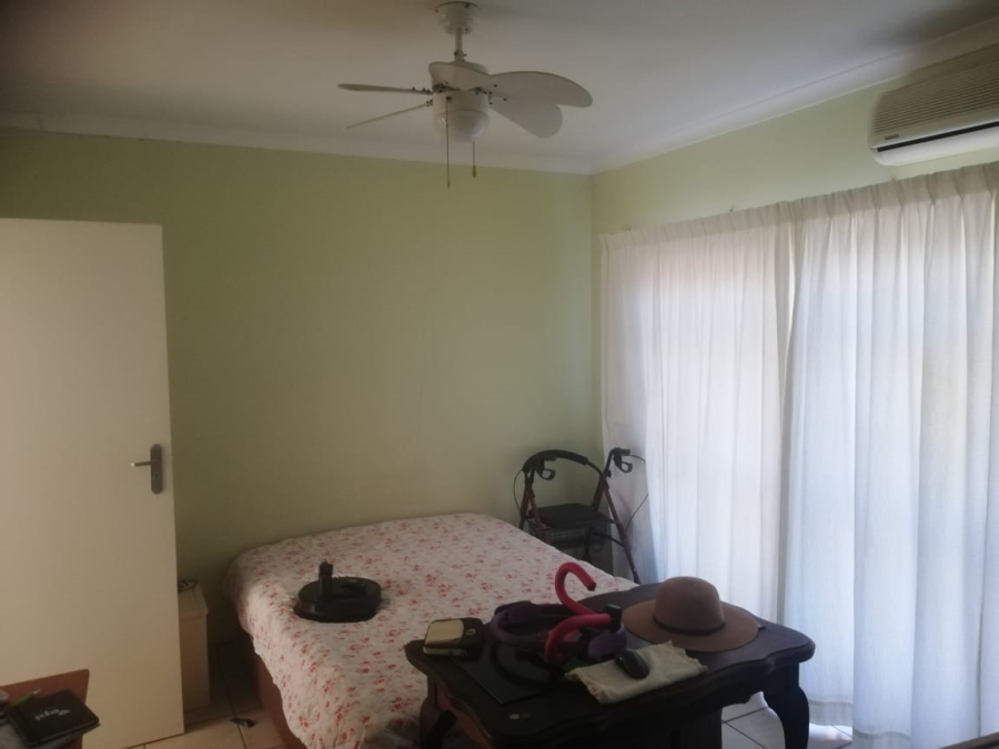 5 Bedroom Property for Sale in Sea Park KwaZulu-Natal