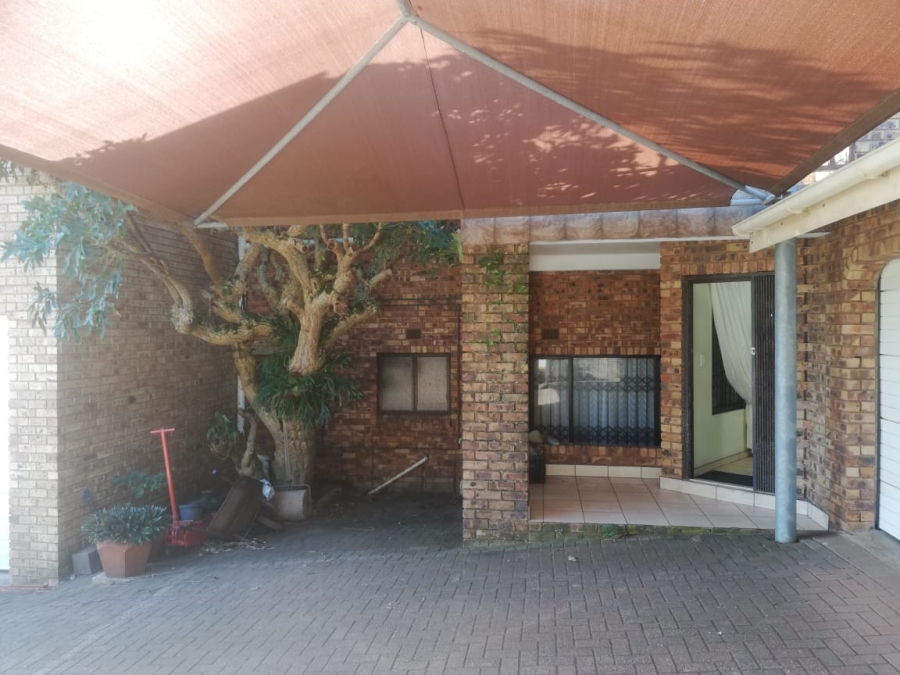 5 Bedroom Property for Sale in Sea Park KwaZulu-Natal