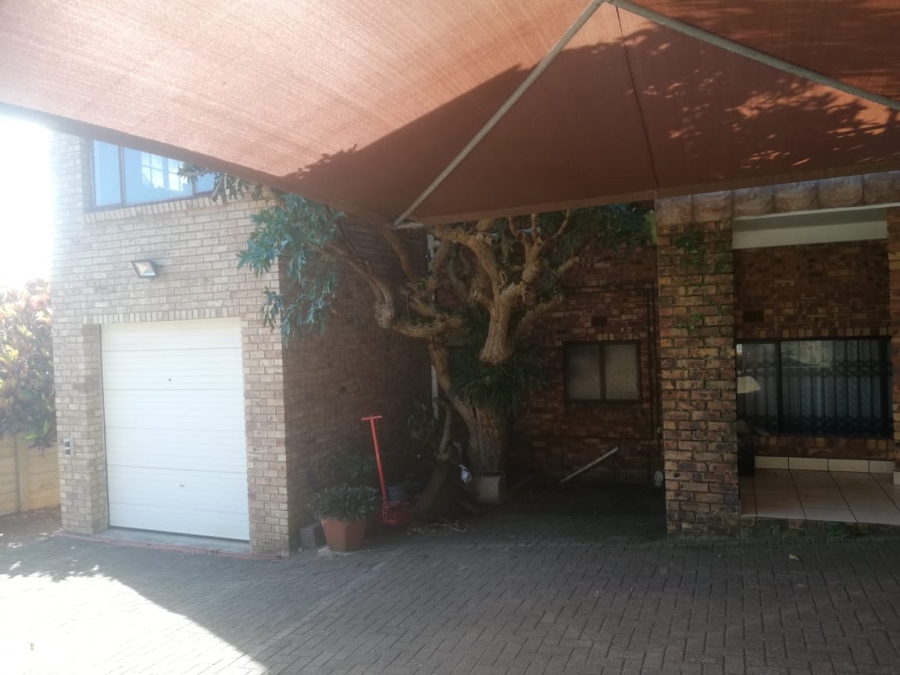 5 Bedroom Property for Sale in Sea Park KwaZulu-Natal