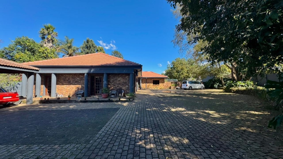 5 Bedroom Property for Sale in Huttenheights KwaZulu-Natal