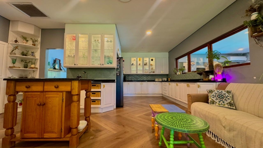 5 Bedroom Property for Sale in Huttenheights KwaZulu-Natal