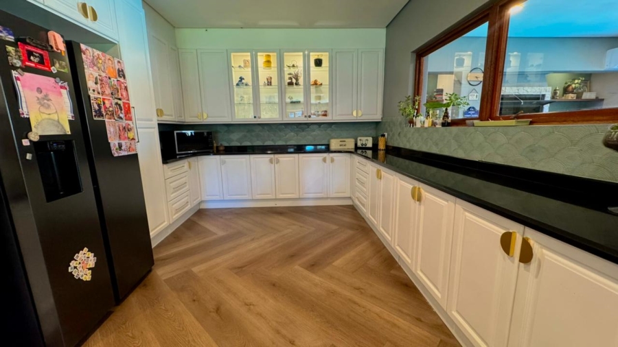 5 Bedroom Property for Sale in Huttenheights KwaZulu-Natal