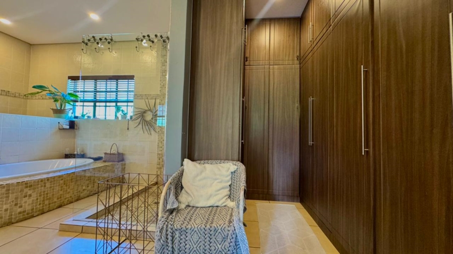 5 Bedroom Property for Sale in Huttenheights KwaZulu-Natal