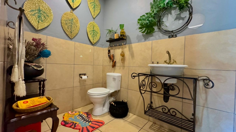 5 Bedroom Property for Sale in Huttenheights KwaZulu-Natal