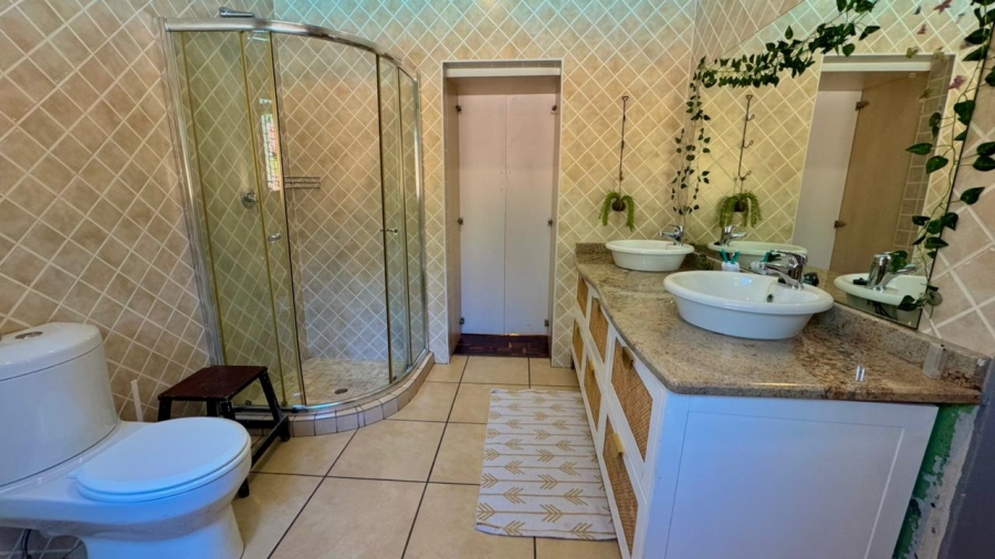 5 Bedroom Property for Sale in Huttenheights KwaZulu-Natal