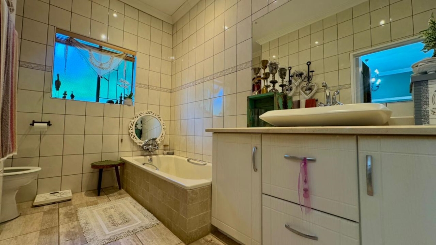 5 Bedroom Property for Sale in Huttenheights KwaZulu-Natal