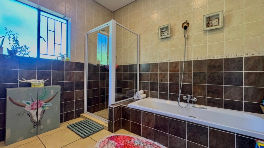 5 Bedroom Property for Sale in Huttenheights KwaZulu-Natal