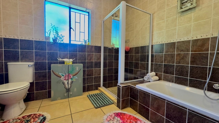 5 Bedroom Property for Sale in Huttenheights KwaZulu-Natal
