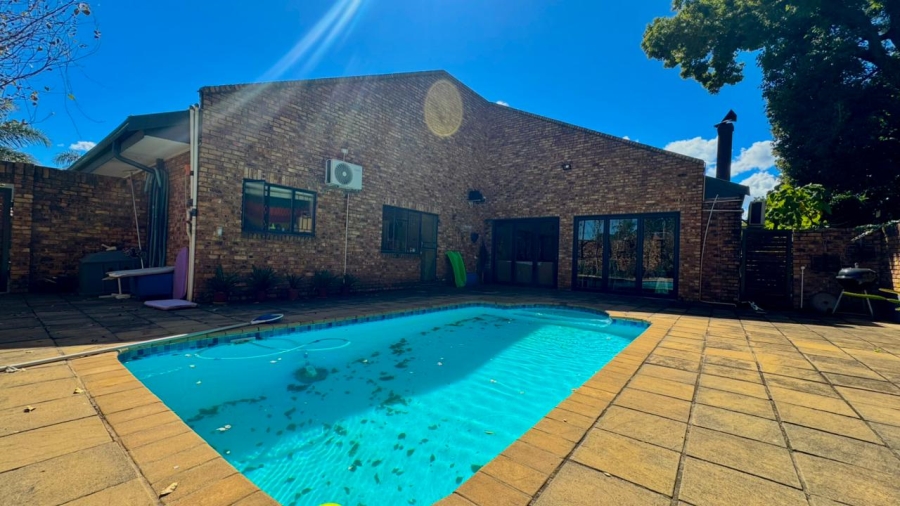 5 Bedroom Property for Sale in Huttenheights KwaZulu-Natal