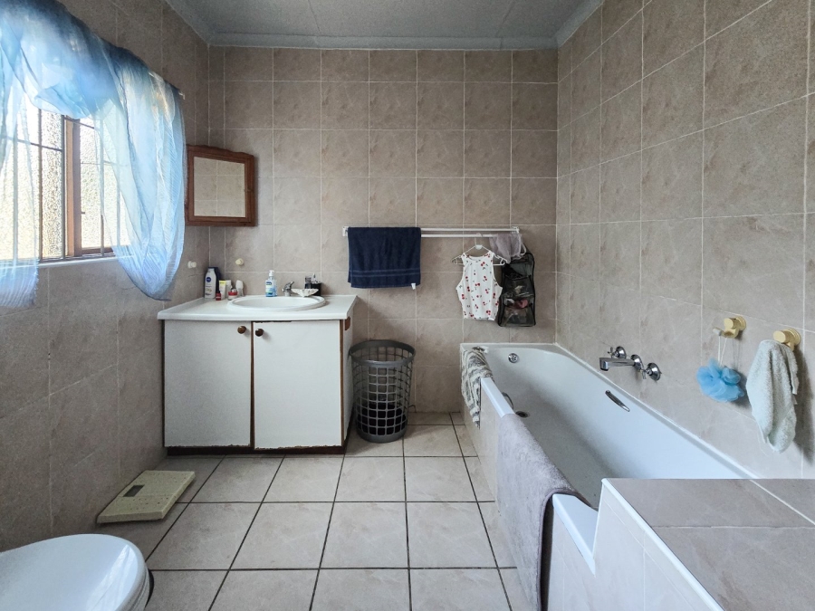 3 Bedroom Property for Sale in Uvongo KwaZulu-Natal