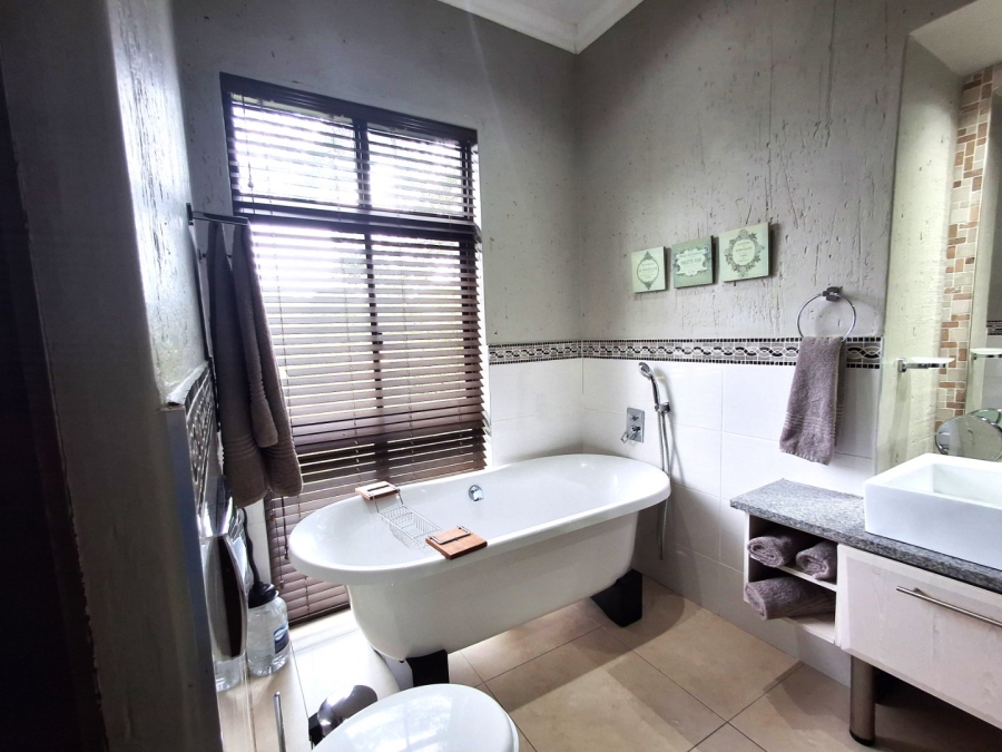 4 Bedroom Property for Sale in Port Edward KwaZulu-Natal
