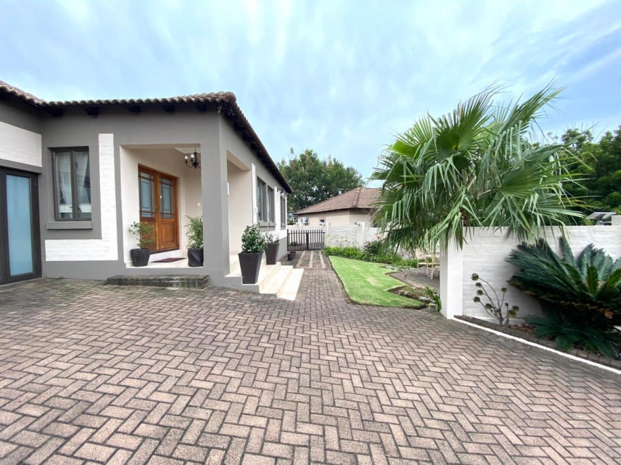 3 Bedroom Property for Sale in Schuinshoogte KwaZulu-Natal