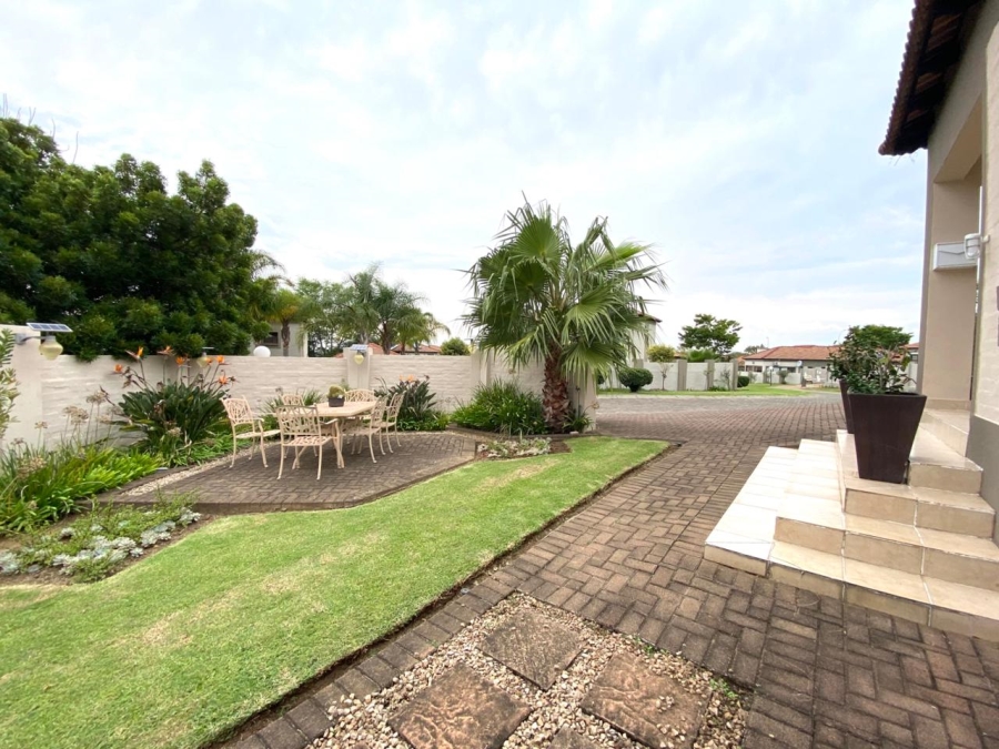 3 Bedroom Property for Sale in Schuinshoogte KwaZulu-Natal