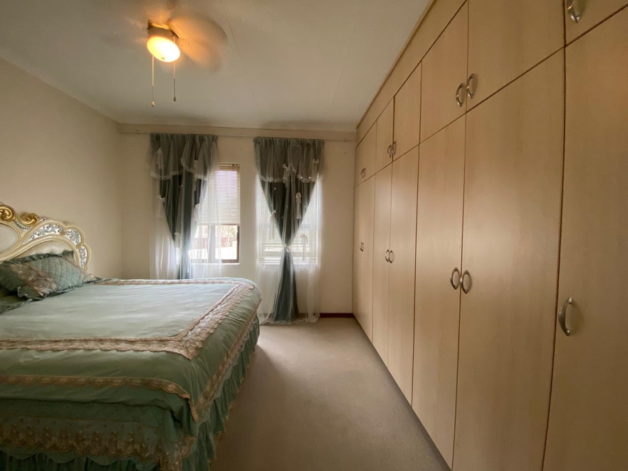 3 Bedroom Property for Sale in Schuinshoogte KwaZulu-Natal