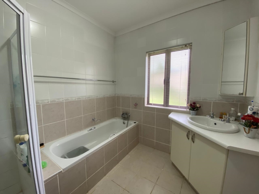 3 Bedroom Property for Sale in Schuinshoogte KwaZulu-Natal