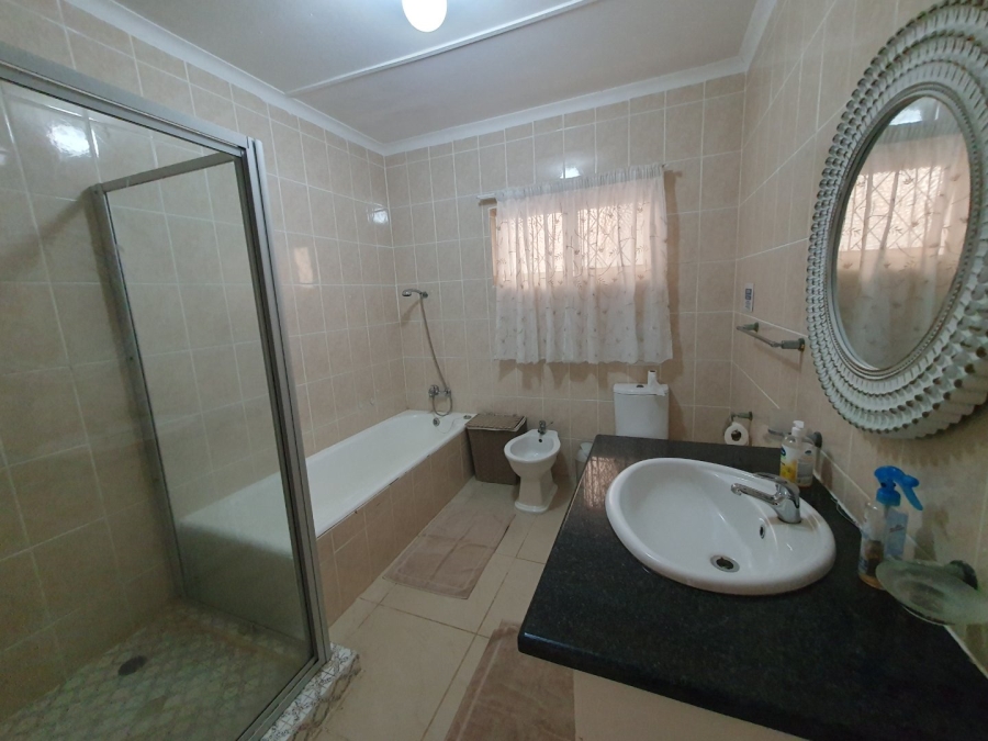 5 Bedroom Property for Sale in Glenmore KwaZulu-Natal