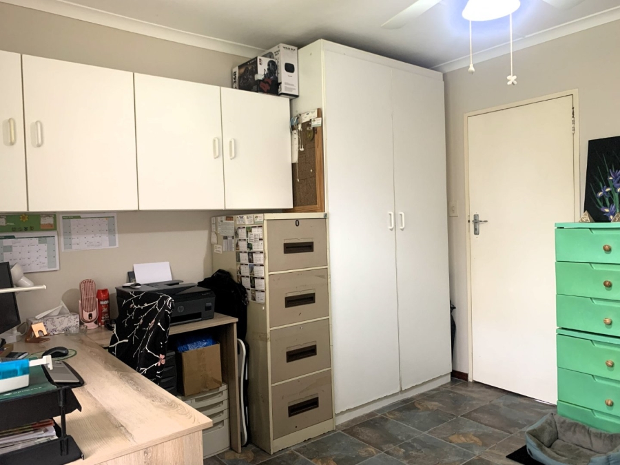 2 Bedroom Property for Sale in Waterfall KwaZulu-Natal