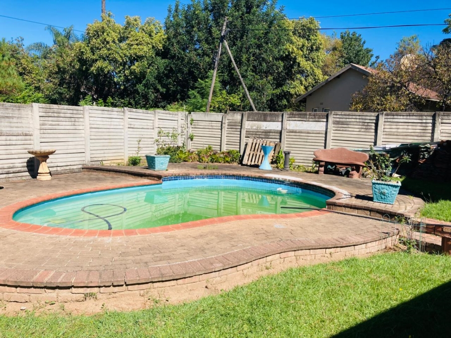 8 Bedroom Property for Sale in Pioneer Park KwaZulu-Natal