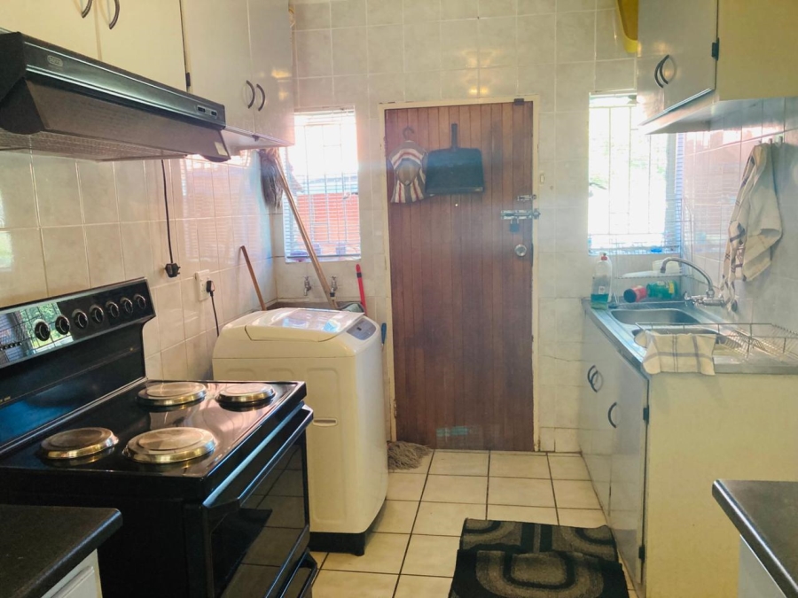 8 Bedroom Property for Sale in Pioneer Park KwaZulu-Natal