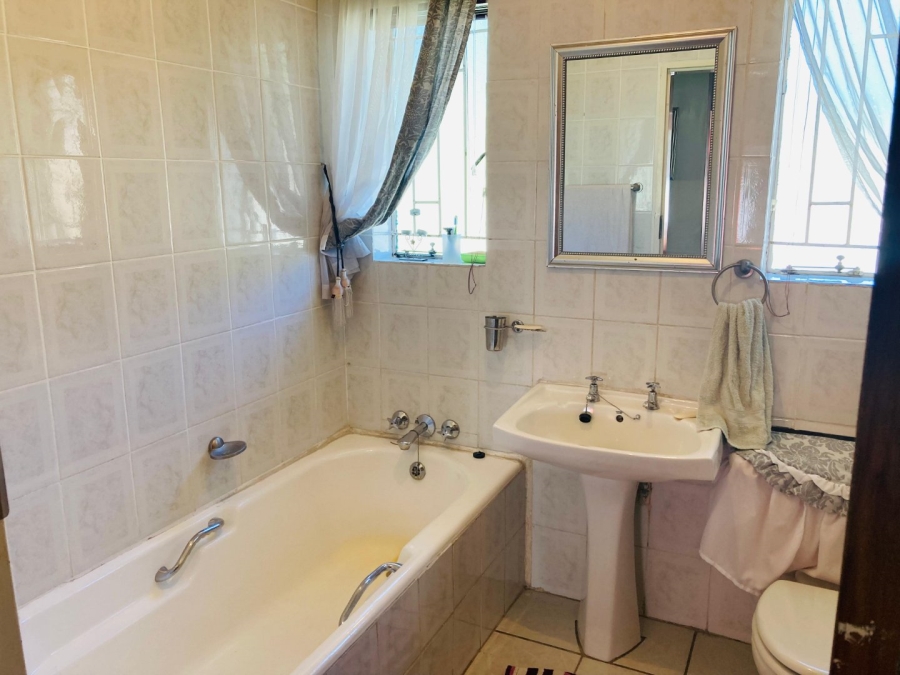 8 Bedroom Property for Sale in Pioneer Park KwaZulu-Natal