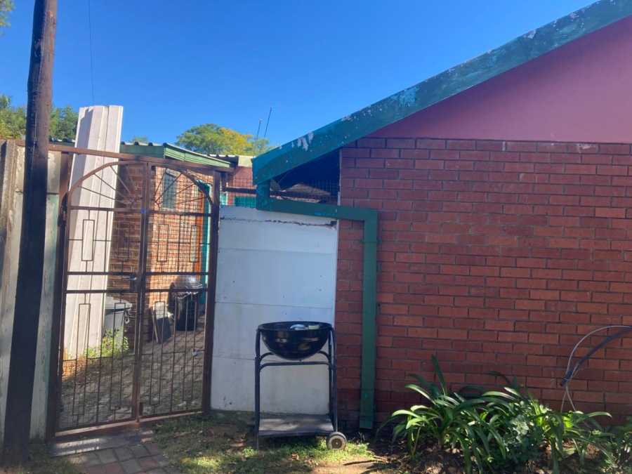 8 Bedroom Property for Sale in Pioneer Park KwaZulu-Natal