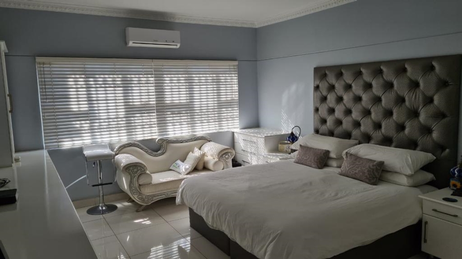 1 Bedroom Property for Sale in Essenwood KwaZulu-Natal