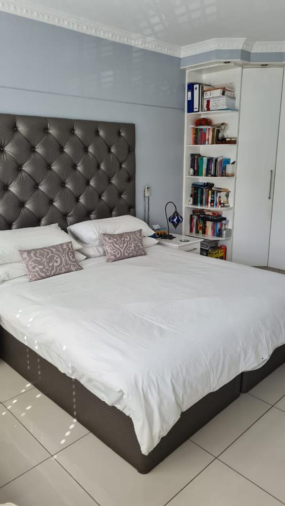 1 Bedroom Property for Sale in Essenwood KwaZulu-Natal