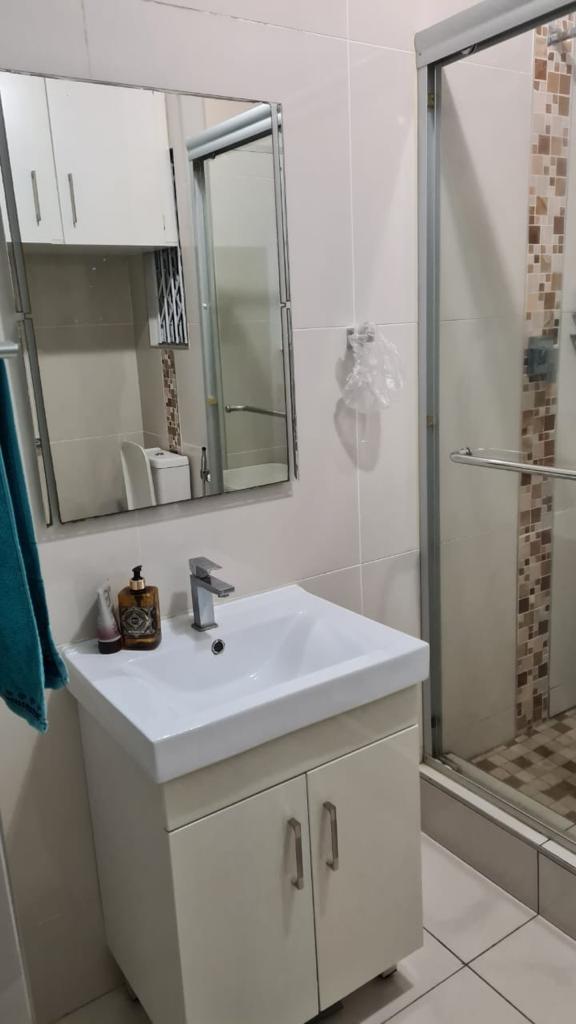1 Bedroom Property for Sale in Essenwood KwaZulu-Natal