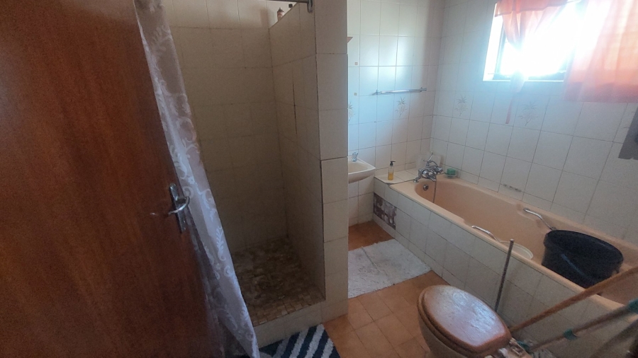 6 Bedroom Property for Sale in Umhlatuzana KwaZulu-Natal