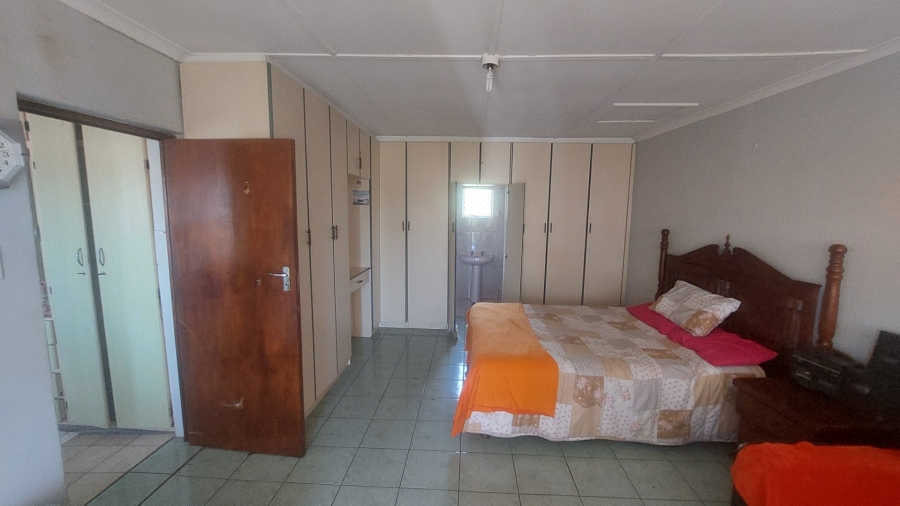 6 Bedroom Property for Sale in Umhlatuzana KwaZulu-Natal