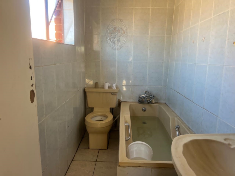 5 Bedroom Property for Sale in Osizweni KwaZulu-Natal