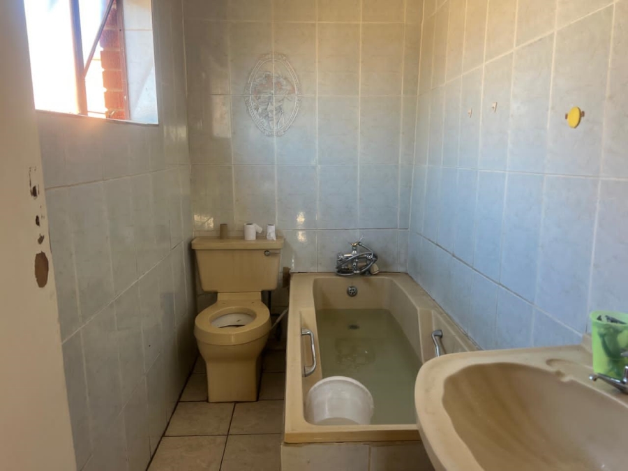 5 Bedroom Property for Sale in Osizweni KwaZulu-Natal