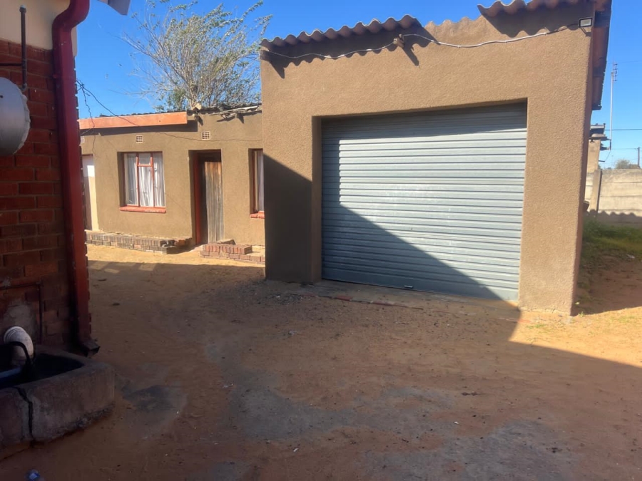5 Bedroom Property for Sale in Osizweni KwaZulu-Natal