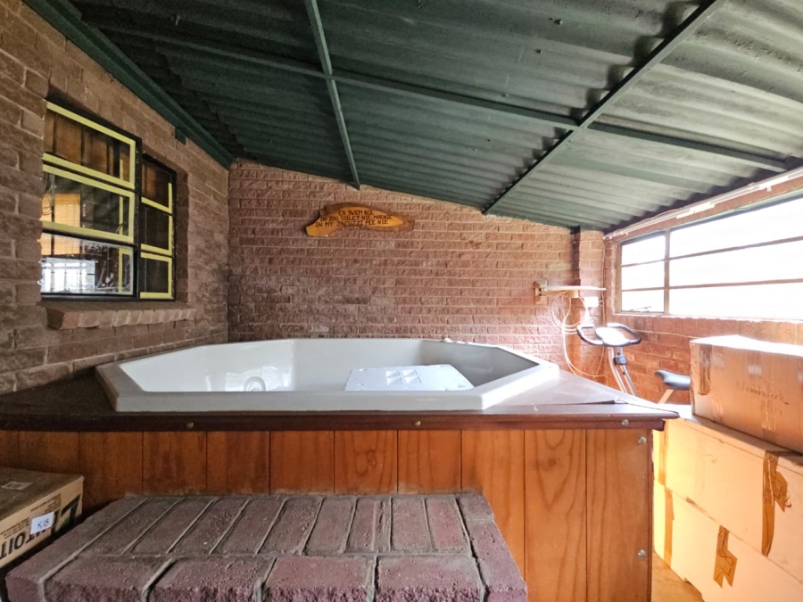 4 Bedroom Property for Sale in Signal Hill KwaZulu-Natal