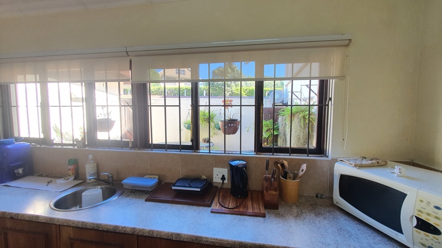 6 Bedroom Property for Sale in Ivy Beach KwaZulu-Natal