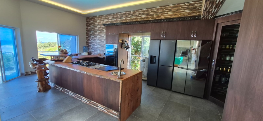 6 Bedroom Property for Sale in Pumula KwaZulu-Natal