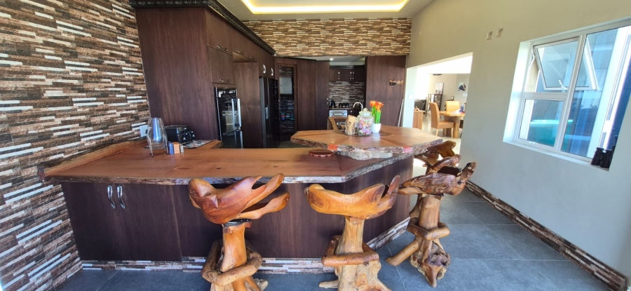 6 Bedroom Property for Sale in Pumula KwaZulu-Natal