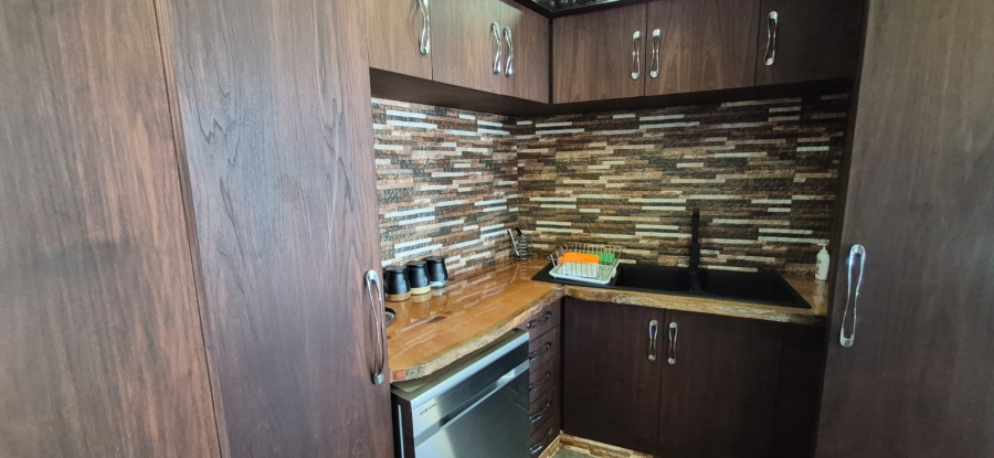 6 Bedroom Property for Sale in Pumula KwaZulu-Natal