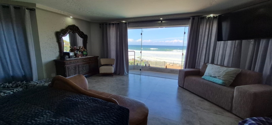 6 Bedroom Property for Sale in Pumula KwaZulu-Natal