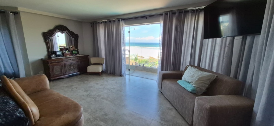 6 Bedroom Property for Sale in Pumula KwaZulu-Natal