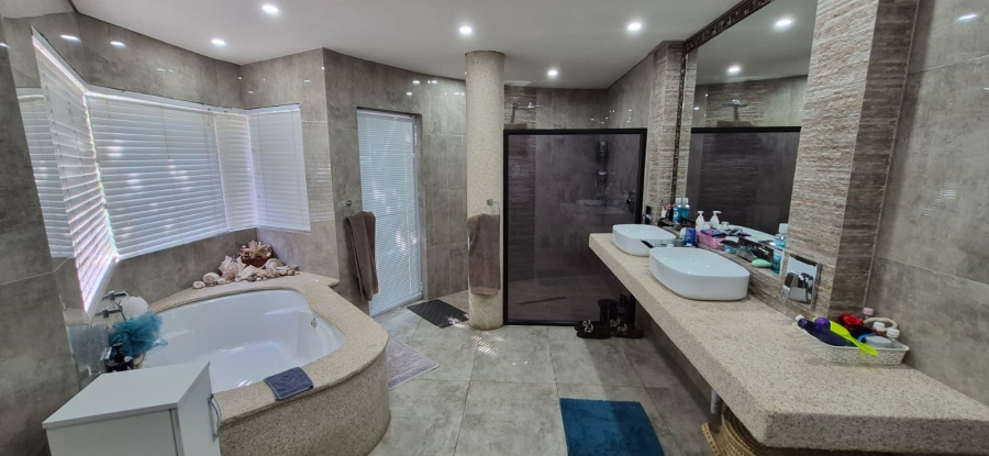 6 Bedroom Property for Sale in Pumula KwaZulu-Natal