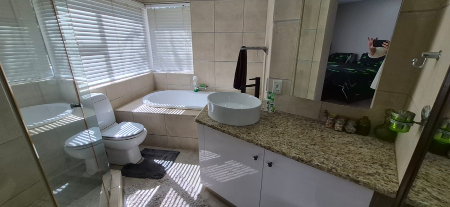 6 Bedroom Property for Sale in Pumula KwaZulu-Natal