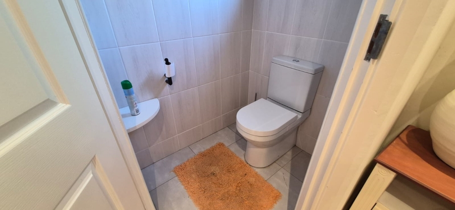 6 Bedroom Property for Sale in Pumula KwaZulu-Natal