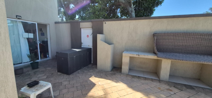 6 Bedroom Property for Sale in Pumula KwaZulu-Natal