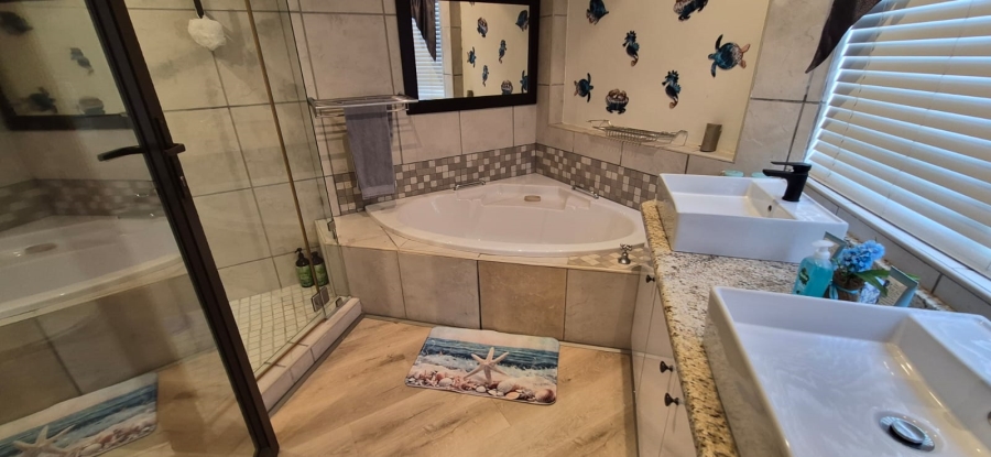 6 Bedroom Property for Sale in Pumula KwaZulu-Natal