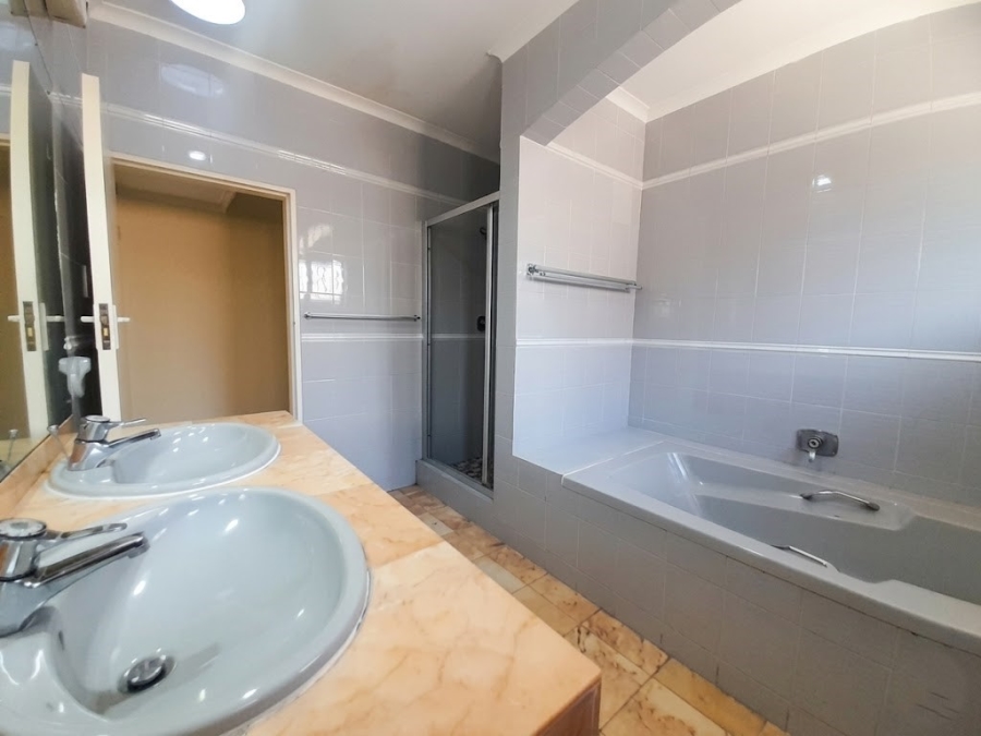 3 Bedroom Property for Sale in Berkshire Downs KwaZulu-Natal