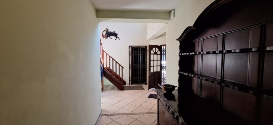 5 Bedroom Property for Sale in Southport KwaZulu-Natal