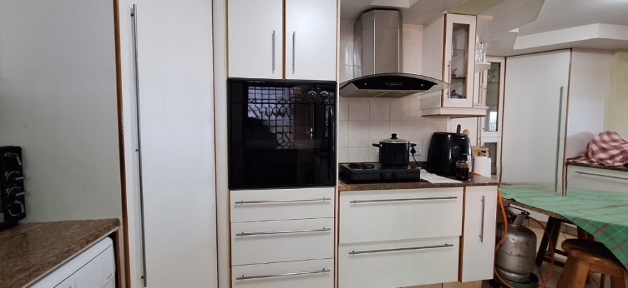 5 Bedroom Property for Sale in Southport KwaZulu-Natal