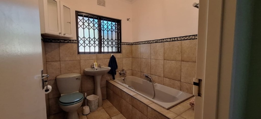 5 Bedroom Property for Sale in Southport KwaZulu-Natal