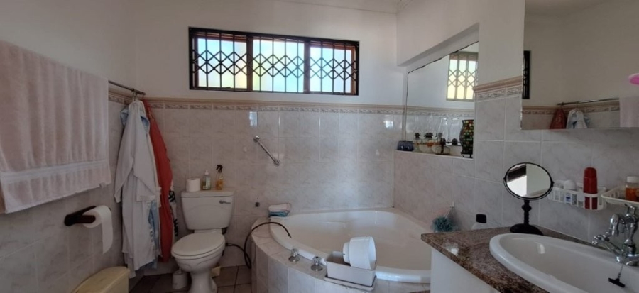 5 Bedroom Property for Sale in Southport KwaZulu-Natal